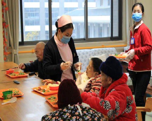 提高养老服务质量 完善服务标准体系